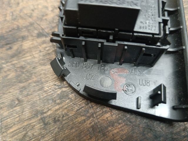 bontott SKODA OCTAVIA III Bal hátsó Ablakemelő Kapcsoló