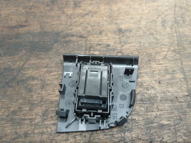 bontott SKODA OCTAVIA III Bal hátsó Ablakemelő Kapcsoló