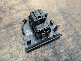 bontott SKODA OCTAVIA III Bal hátsó Ablakemelő Kapcsoló