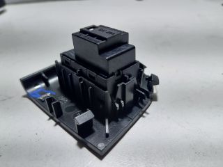 bontott SKODA OCTAVIA III Bal hátsó Ablakemelő Kapcsoló