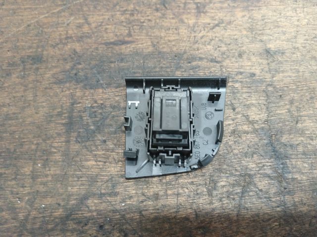 bontott SKODA OCTAVIA III Bal hátsó Ablakemelő Kapcsoló