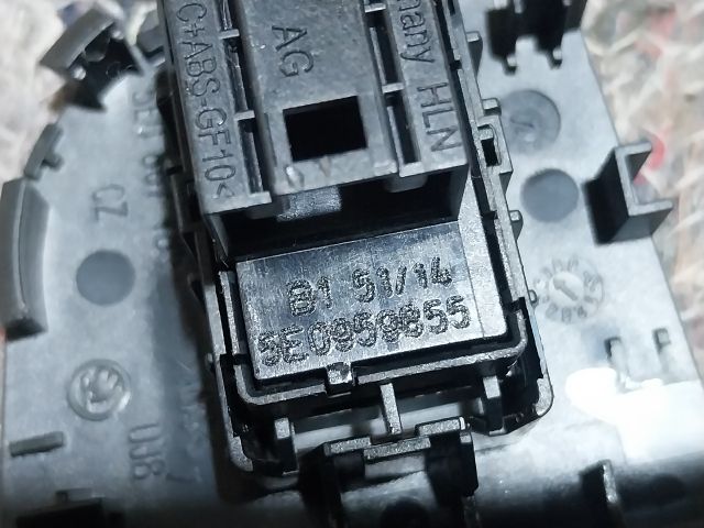 bontott SKODA OCTAVIA III Bal hátsó Ablakemelő Kapcsoló