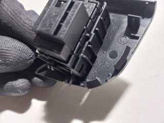 bontott SKODA OCTAVIA III Bal hátsó Ablakemelő Kapcsoló