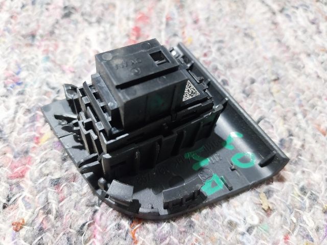 bontott SKODA OCTAVIA III Bal hátsó Ablakemelő Kapcsoló