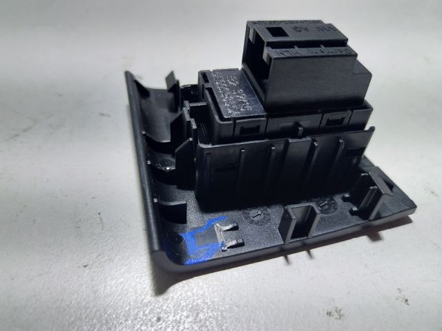 bontott SKODA OCTAVIA III Bal hátsó Ablakemelő Kapcsoló