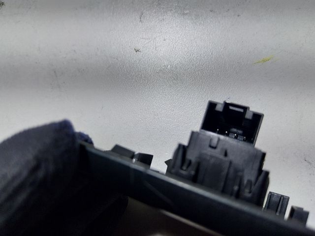 bontott SKODA OCTAVIA III Bal hátsó Ablakemelő Kapcsoló