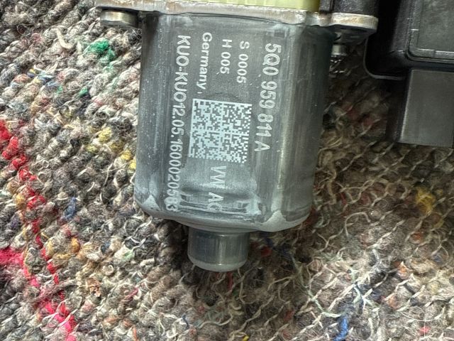 bontott SKODA OCTAVIA III Bal hátsó Ablakemelő Motor