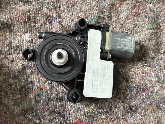 bontott SKODA OCTAVIA III Bal hátsó Ablakemelő Motor