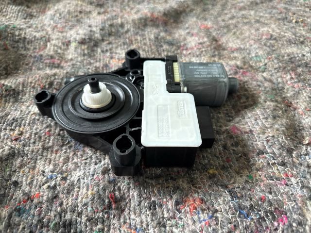 bontott SKODA OCTAVIA III Bal hátsó Ablakemelő Motor