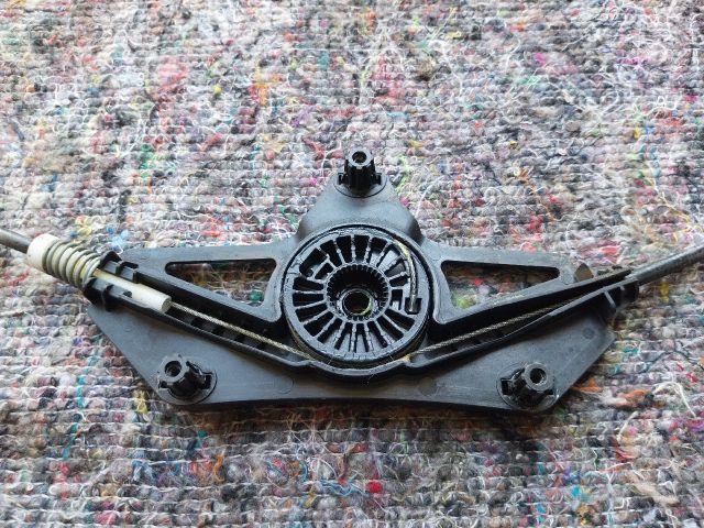 bontott SKODA OCTAVIA III Bal hátsó Ablakemelő Szerkezet (Elektromos)