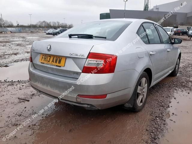 bontott SKODA OCTAVIA III Bal hátsó Ablakemelő Szerkezet (Elektromos)