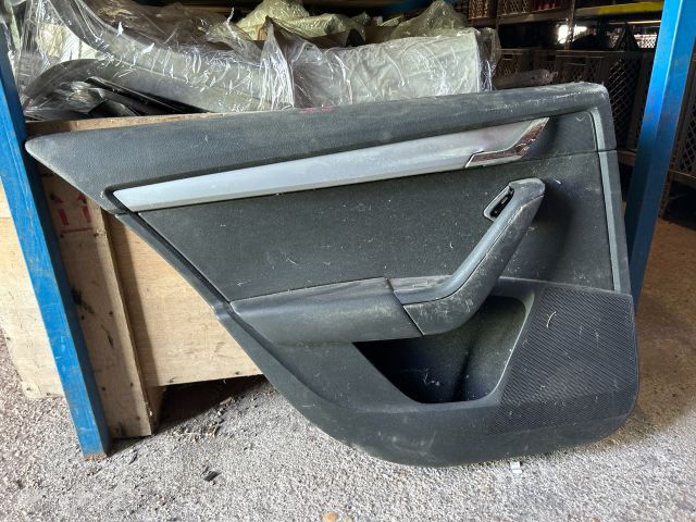 bontott SKODA OCTAVIA III Bal hátsó Ajtó Kárpit