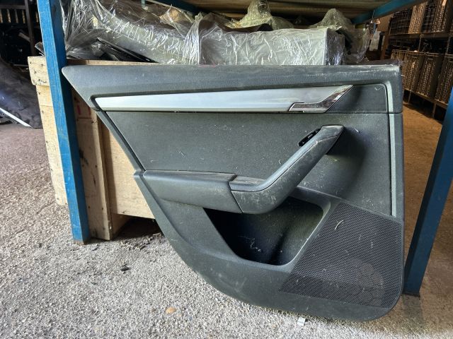 bontott SKODA OCTAVIA III Bal hátsó Ajtó Kárpit