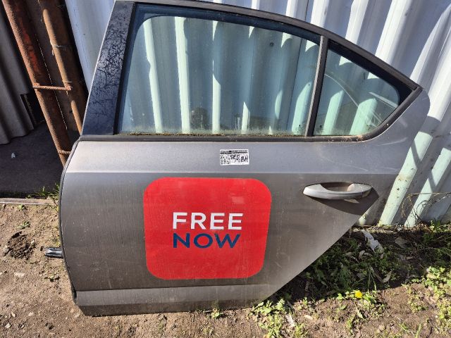 bontott SKODA OCTAVIA III Bal hátsó Ajtó (Részeivel)