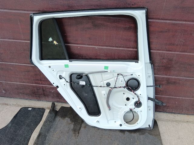 bontott SKODA OCTAVIA III Bal hátsó Ajtó (Részeivel)