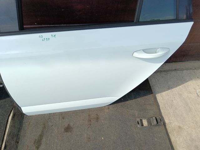 bontott SKODA OCTAVIA III Bal hátsó Ajtó (Részeivel)