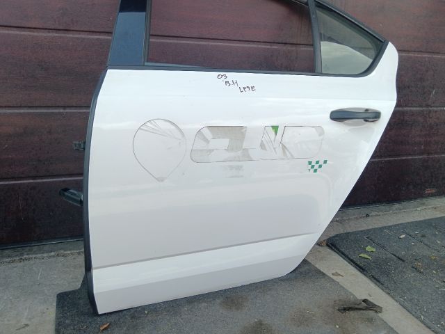 bontott SKODA OCTAVIA III Bal hátsó Ajtó (Részeivel)