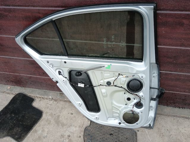 bontott SKODA OCTAVIA III Bal hátsó Ajtó (Részeivel)