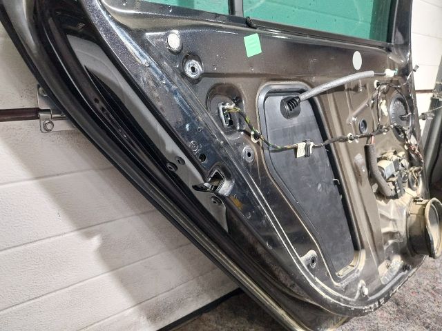 bontott SKODA OCTAVIA III Bal hátsó Ajtó (Részeivel)