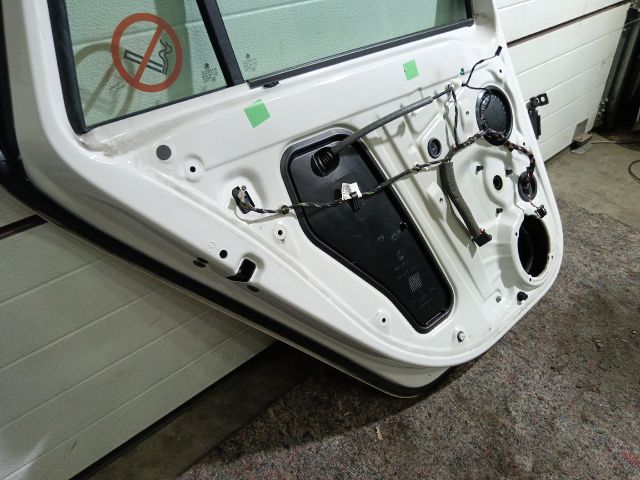 bontott SKODA OCTAVIA III Bal hátsó Ajtó (Részeivel)