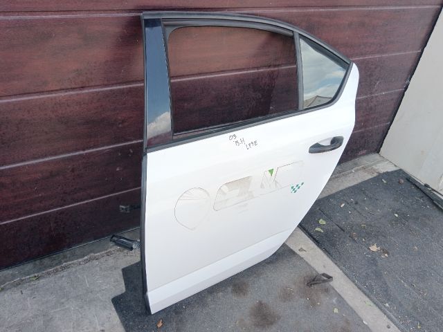 bontott SKODA OCTAVIA III Bal hátsó Ajtó (Részeivel)