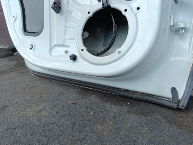 bontott SKODA OCTAVIA III Bal hátsó Ajtó (Részeivel)