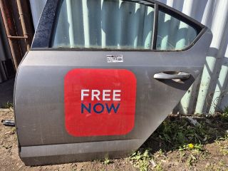 bontott SKODA OCTAVIA III Bal hátsó Ajtó (Részeivel)