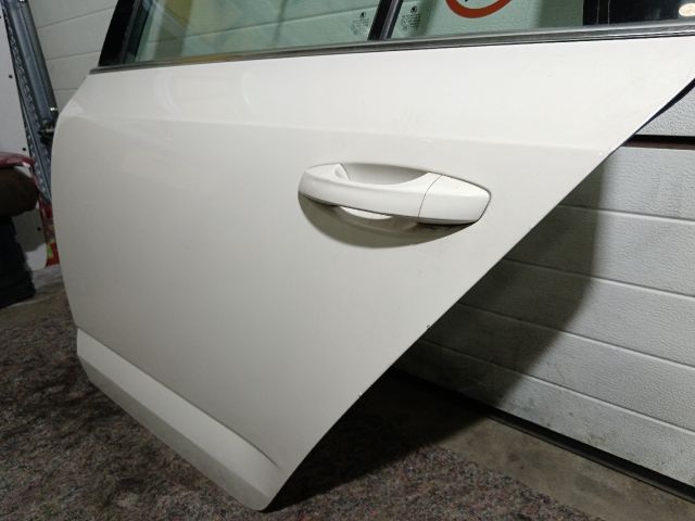 bontott SKODA OCTAVIA III Bal hátsó Ajtó (Részeivel)
