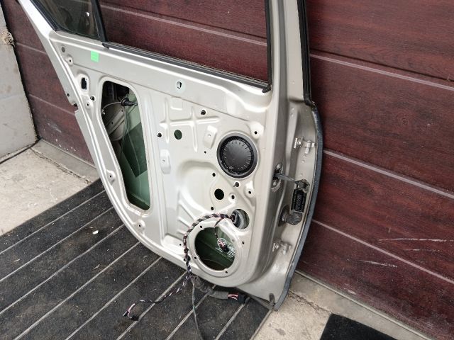 bontott SKODA OCTAVIA III Bal hátsó Ajtó (Részeivel)