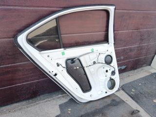 bontott SKODA OCTAVIA III Bal hátsó Ajtó (Részeivel)