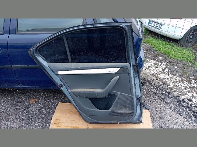 bontott SKODA OCTAVIA III Bal hátsó Ajtó (Részeivel)