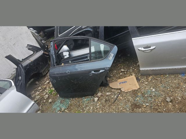 bontott SKODA OCTAVIA III Bal hátsó Ajtó (Üres lemez)