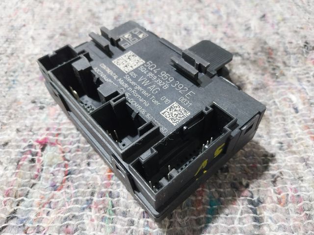 bontott SKODA OCTAVIA III Bal hátsó Ajtó Vezérlőegység