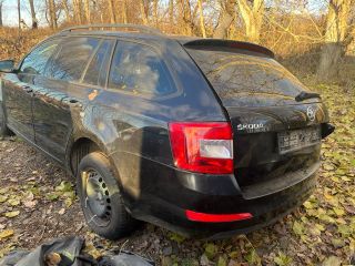 bontott SKODA OCTAVIA III Bal hátsó Ajtóhatároló