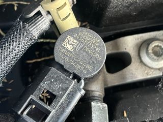 bontott SKODA OCTAVIA III Bal hátsó Ajtóhatároló