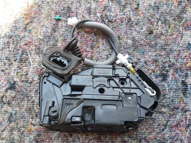 bontott SKODA OCTAVIA III Bal hátsó Ajtózár