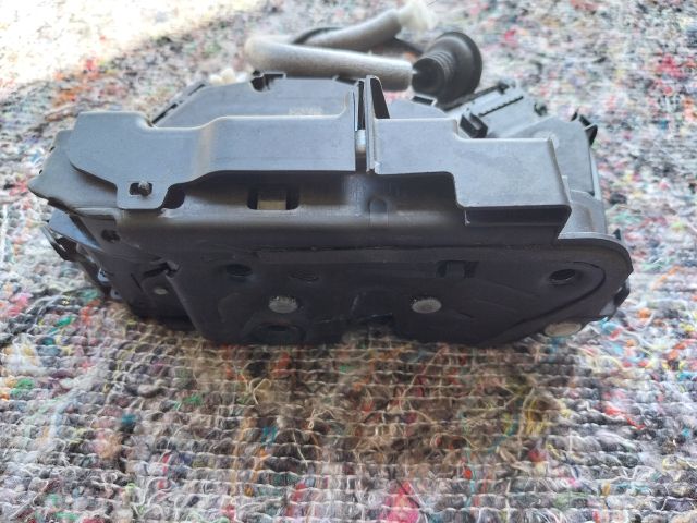 bontott SKODA OCTAVIA III Bal hátsó Ajtózár