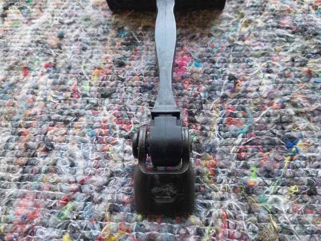 bontott SKODA OCTAVIA III Bal hátsó Alsó Zsanér