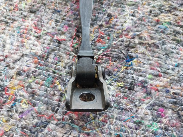 bontott SKODA OCTAVIA III Bal hátsó Alsó Zsanér