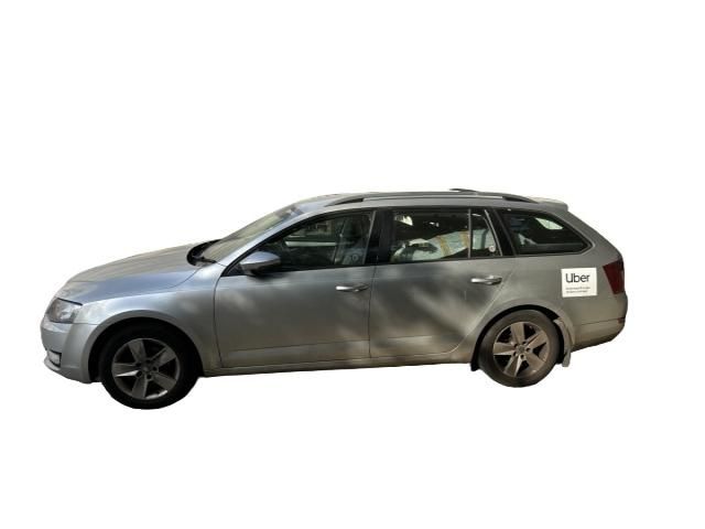 bontott SKODA OCTAVIA III Bal hátsó Csomagtér Burkolat (Műanyag)