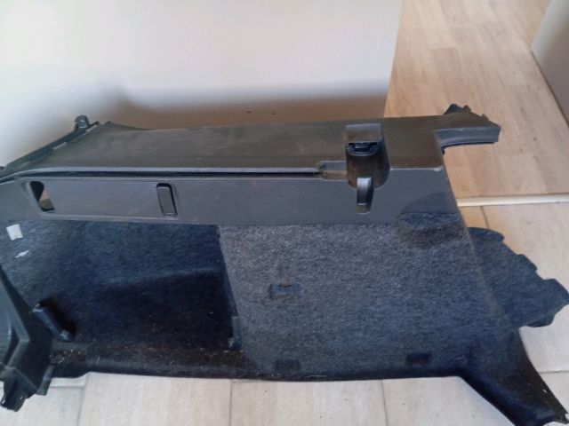 bontott SKODA OCTAVIA III Bal hátsó Csomagtér Burkolat (Műanyag)