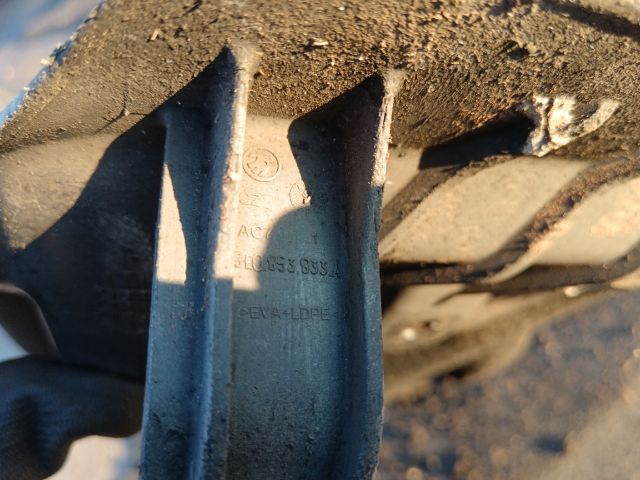 bontott SKODA OCTAVIA III Bal hátsó Dobbetét (Kerékjárati, Műanyag)