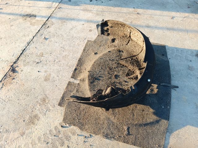 bontott SKODA OCTAVIA III Bal hátsó Dobbetét (Kerékjárati, Műanyag)