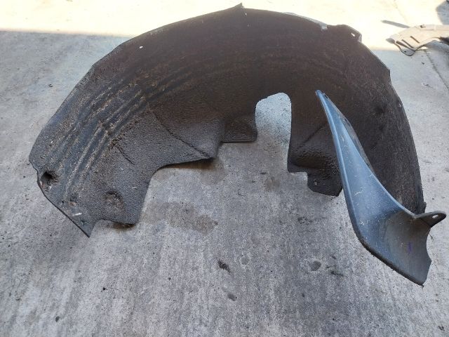 bontott SKODA OCTAVIA III Bal hátsó Dobbetét (Kerékjárati, Műanyag)