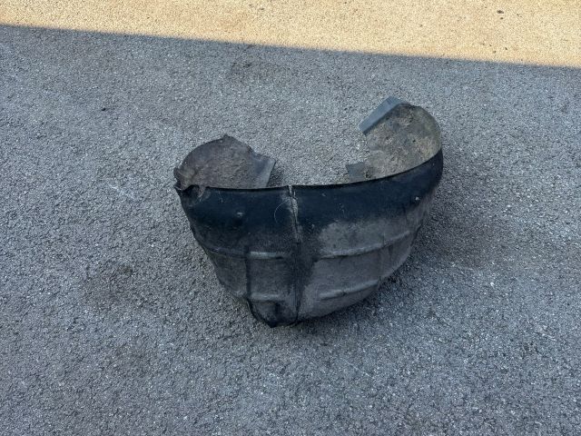 bontott SKODA OCTAVIA III Bal hátsó Dobbetét (Kerékjárati, Műanyag)