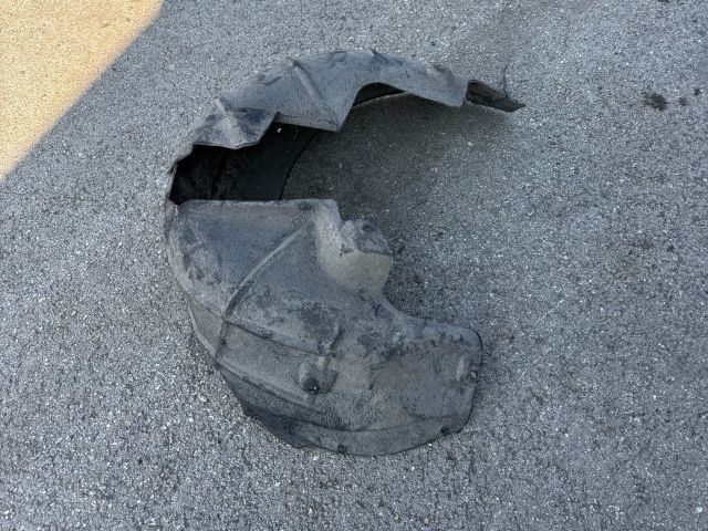 bontott SKODA OCTAVIA III Bal hátsó Dobbetét (Kerékjárati, Műanyag)