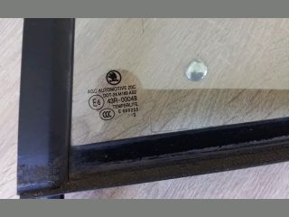 bontott SKODA OCTAVIA III Bal hátsó Fixüveg (Ajtóban)
