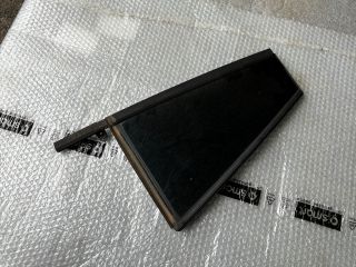 bontott SKODA OCTAVIA III Bal hátsó Fixüveg (Ajtóban)