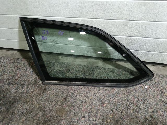 bontott SKODA OCTAVIA III Bal hátsó Fixüveg (Ajtóban)