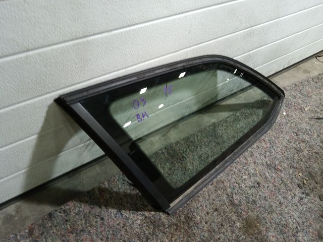bontott SKODA OCTAVIA III Bal hátsó Fixüveg (Ajtóban)